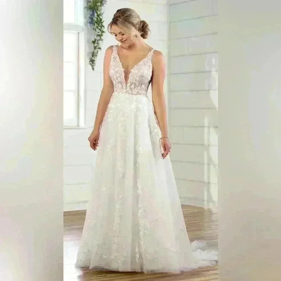 Essence of Australia Wedding Dress - D3023 - Picture 2 of 6